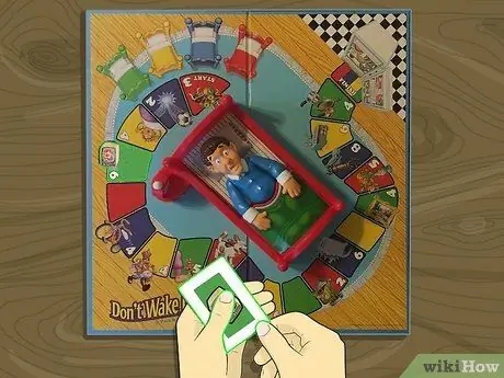 Играть в Don't Wake Daddy (Настольная игра) Шаг 8