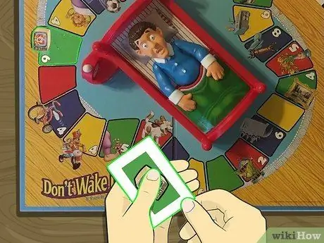 Играть в Don't Wake Daddy (Настольная игра) Шаг 9