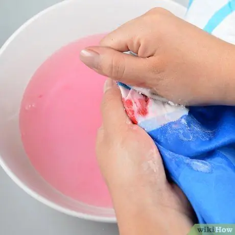 Удаление пятна крови с хлопковой наволочки Шаг 7