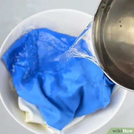 Удаление пятна крови с хлопковой наволочки Шаг 8