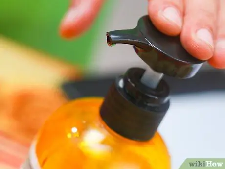 Удаление пятен крови с ковра, шаг 5