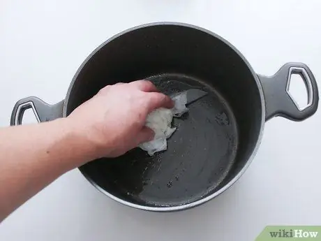 Очистите голландскую духовку Шаг 17