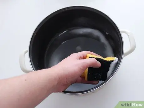 Очистите голландскую духовку Шаг 5