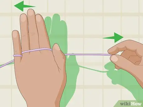 Удерживайте пряжу для вязания крючком Шаг 7