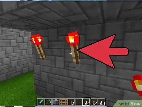 Создание мерцающих факелов из красного камня в Minecraft, шаг 6