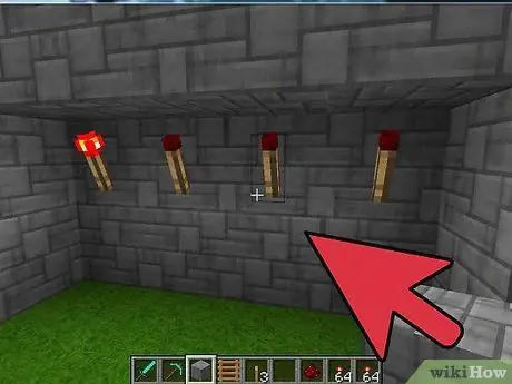 Создание мерцающих факелов из красного камня в Minecraft, шаг 8