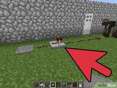 Сделайте дверь, которая запирается в Minecraft, шаг 7 Сделайте дверь, которая запирается в Minecraft, шаг 7