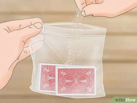 Уход за игральными картами Шаг 11