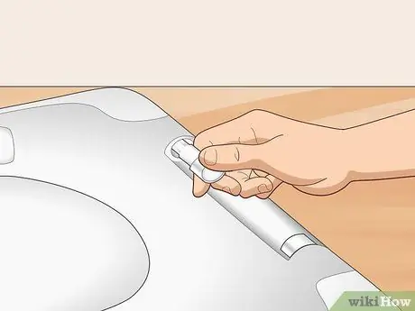 Отрегулируйте мягкое закрытие петель сиденья унитаза Шаг 4