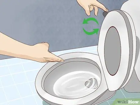 Очистите туалет в доме на колесах Шаг 12