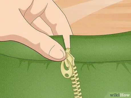 Закрепить разделенную молнию Шаг 9
