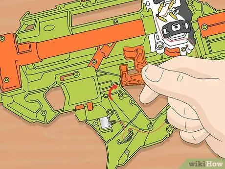 Модифицируйте Nerf Gun Шаг 15