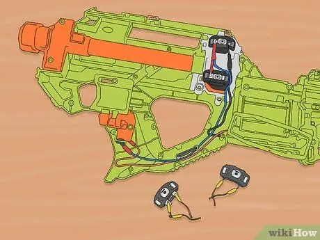 Модифицируйте Nerf Gun Шаг 17