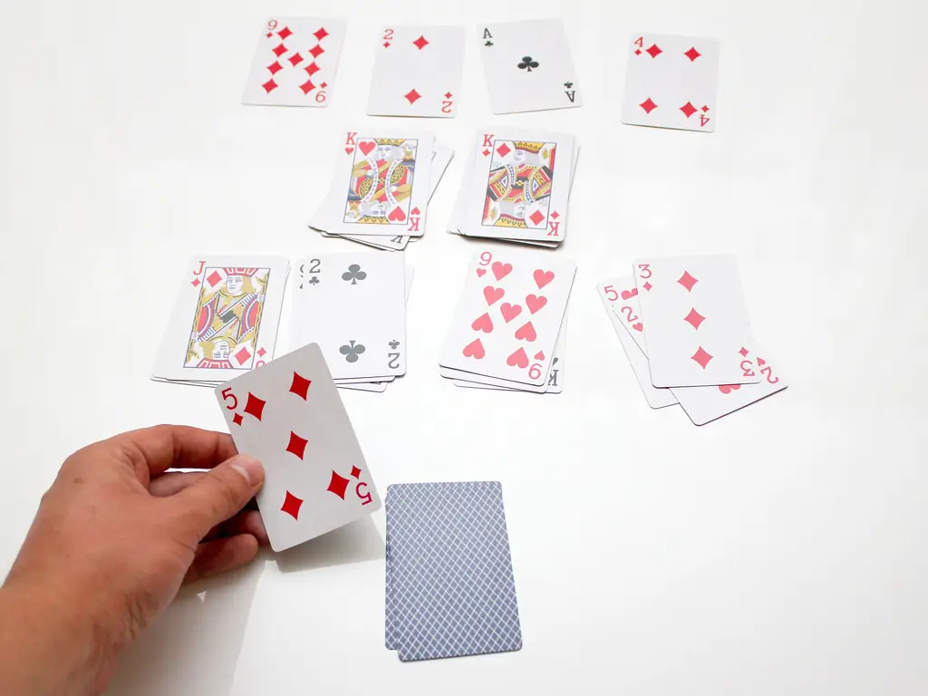 Как играть в стресс (карточная игра): 7 шагов (с картинками)