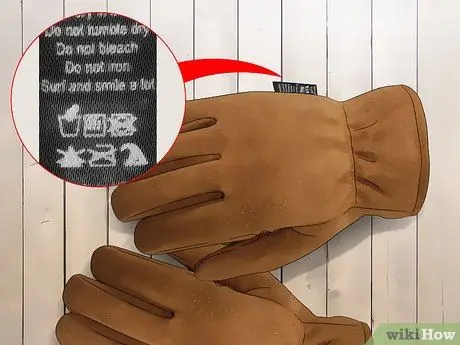 Чистые замшевые перчатки Шаг 1