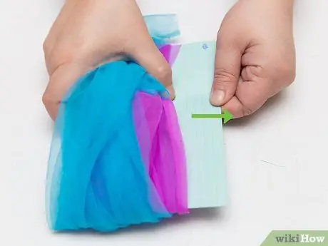 Изготовление помпонов из тюля, шаг 4