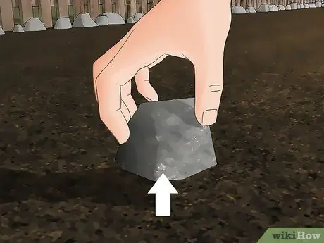 Подготовьте почву для дерна Шаг 2