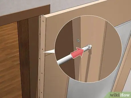 Заменить штормовую дверь Шаг 8