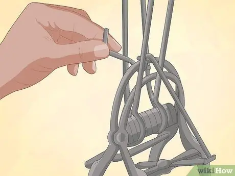 Установить ловушку для кротов Victor Step 10