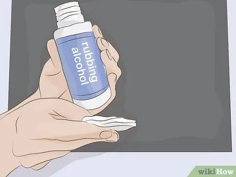 Повесьте косметическое зеркало Шаг 14