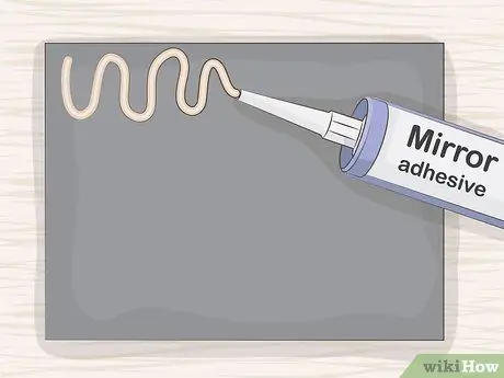 Повесьте косметическое зеркало Шаг 15