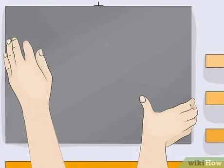 Повесьте косметическое зеркало Шаг 16