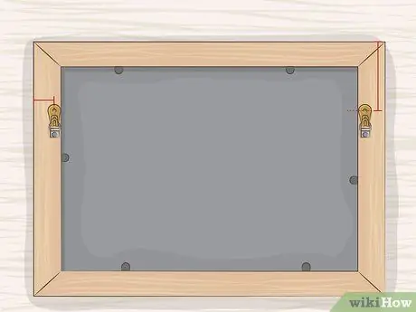 Повесьте косметическое зеркало Шаг 4