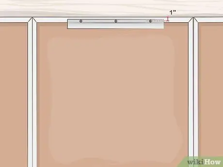 Повесьте косметическое зеркало Шаг 9