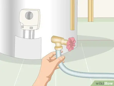 Слейте воду из водонагревателя, шаг 4