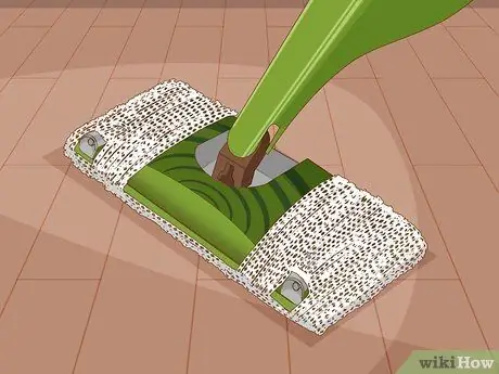 Используйте Swiffer Wet Jet Step 11
