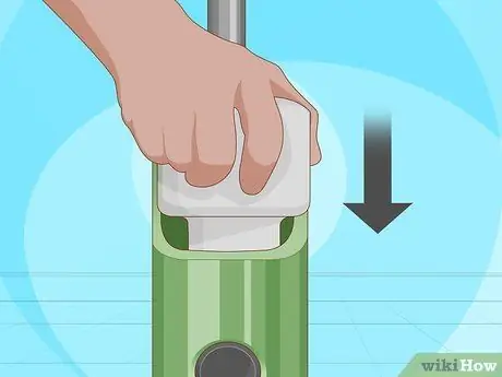 Используйте Swiffer Wet Jet Step 4