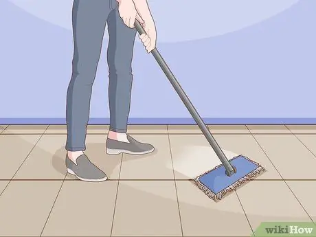 Используйте Swiffer Wet Jet Step 6