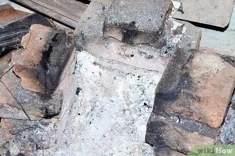 Разжечь огонь одной спичкой Шаг 1