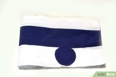 Сделайте помпоны из обрезков ткани Шаг 10