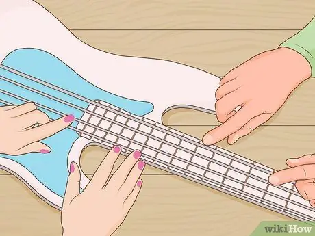 Купить бывшую в употреблении бас-гитару Step 13