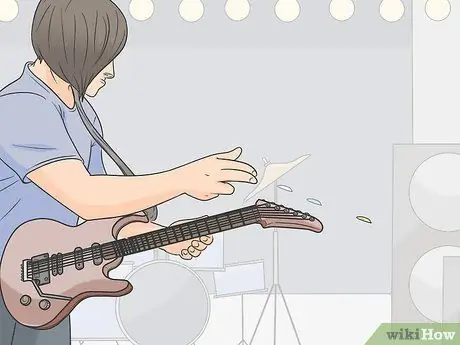 Делайте гитарные движения, шаг 6