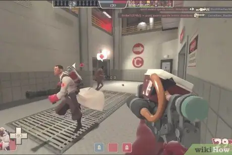 Сыграть медиком в Team Fortress 2, шаг 10 Сыграть медиком в Team Fortress 2, шаг 10