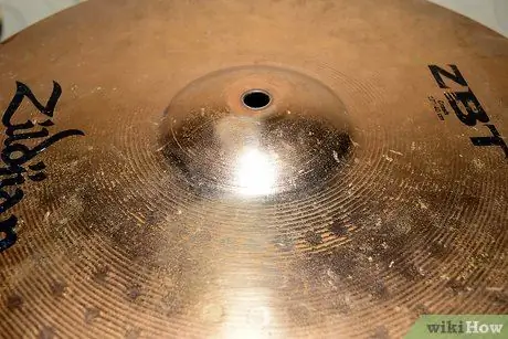 Очистка тарелок с помощью Brasso Step 5 Очистка тарелок с помощью Brasso Step 5