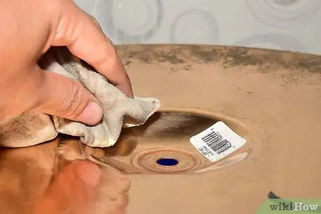 Очистка тарелок с помощью Brasso Step 6 Очистка тарелок с помощью Brasso Step 6
