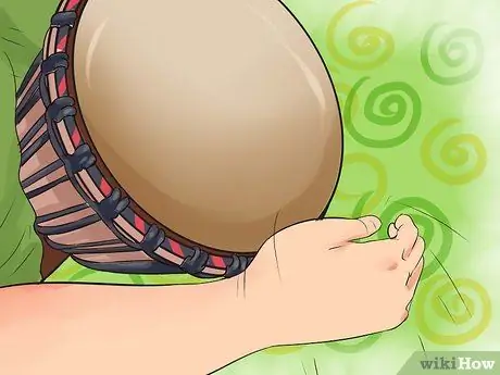 Сыграть Джембе Шаг 10 Сыграть Джембе Шаг 10