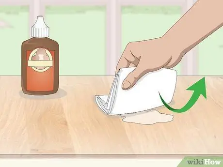 Удалите клей Gorilla Glue с дерева, шаг 1 Удалите клей Gorilla Glue с дерева, шаг 1