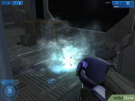 Прикрепите плазменную гранату к врагам в Halo 2, шаг 1, пуля 2 Прикрепите плазменную гранату к врагам в Halo 2, шаг 1, пуля 2
