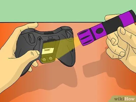 Исправьте беспроводной геймпад Xbox 360, который продолжает отключаться Шаг 4 Исправьте беспроводной геймпад Xbox 360, который продолжает отключаться Шаг 4