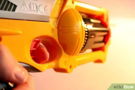 Сделайте страйкбольное оружие из Nerf Gun Шаг 6