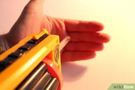 Сделайте страйкбольное оружие из Nerf Gun Шаг 7