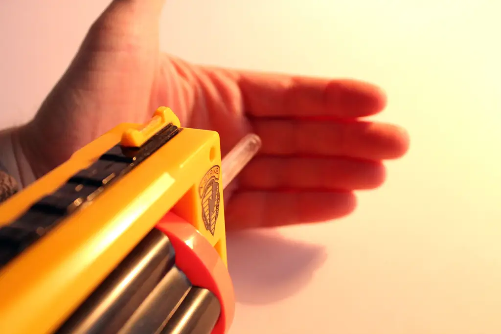 Как сделать страйкбольное оружие из Nerf Gun: 7 шагов