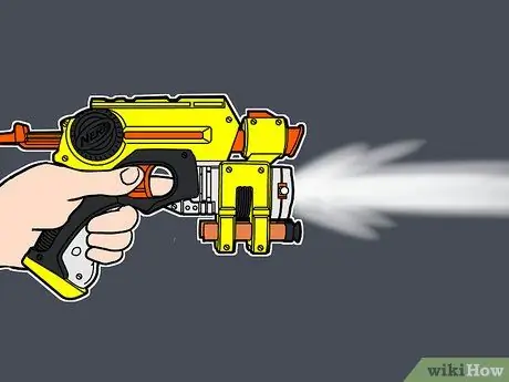 Выиграйте войну Nerf 1 на 5 только с двумя ночными искателями. Шаг 11 Выиграйте войну Nerf 1 на 5 только с двумя ночными искателями. Шаг 11