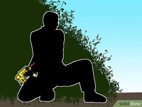 Выиграйте войну Nerf 1 на 5 только с двумя ночными искателями Шаг 3 Выиграйте войну Nerf 1 на 5 только с двумя ночными искателями Шаг 3
