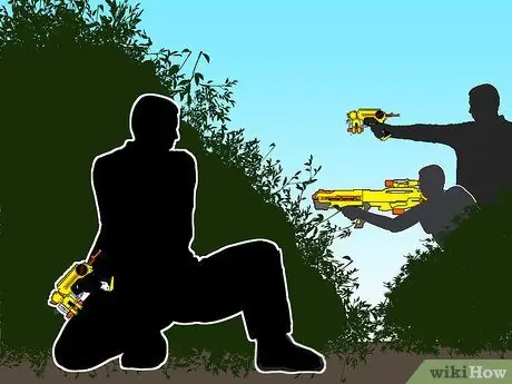 Выиграйте войну Nerf 1 на 5 только с двумя ночными искателями Шаг 6 Выиграйте войну Nerf 1 на 5 только с двумя ночными искателями Шаг 6