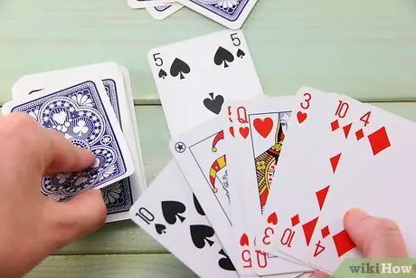 Играйте в Рамми с более чем двумя людьми Шаг 5 Играйте в Рамми с более чем двумя людьми Шаг 5